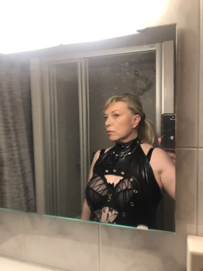 Saera in Ruti ZH  Meine Vorschläge Massage, Whirlpool, Voll Service Escort Party