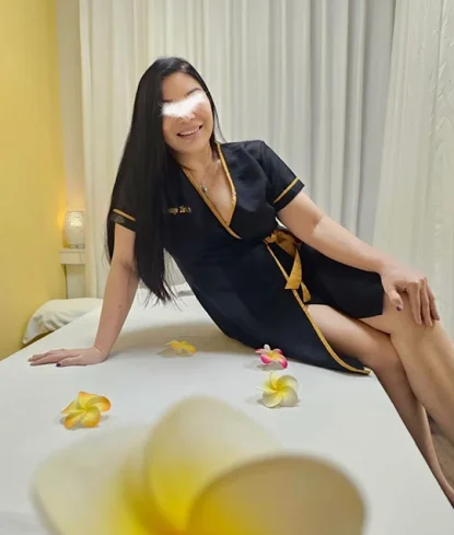 Kurvige liebe sexy Thai mit grosse natürliche Brust!