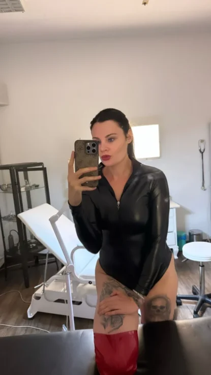 Alena Star – Führung beginnt hier.