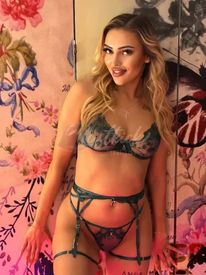 Jung und total scharf!