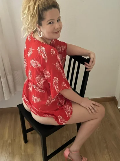 Sensitive Masseurin bietet Ganzkörpermassage mit Happyend oder Tantramassagen Nähe Zürich behaart