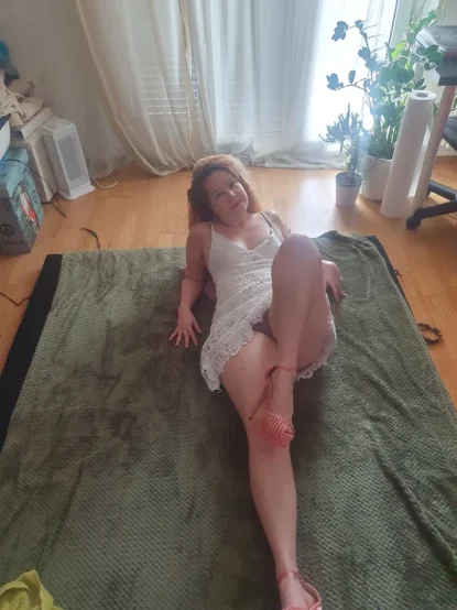 Sensitive Masseurin bietet Ganzkörpermassage mit Happyend oder Tantramassagen Nähe Zürich behaart