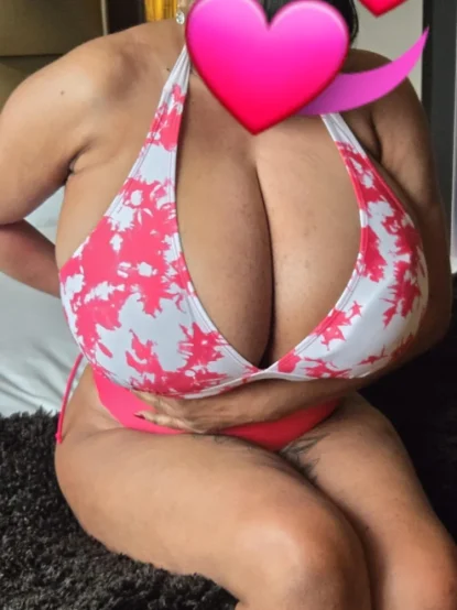 Hallo Baden, Traum Grosse Titten und Super Service ! Privat