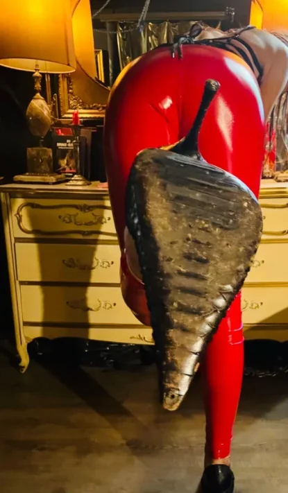Lady Lorra – Deine verführerische Herrin